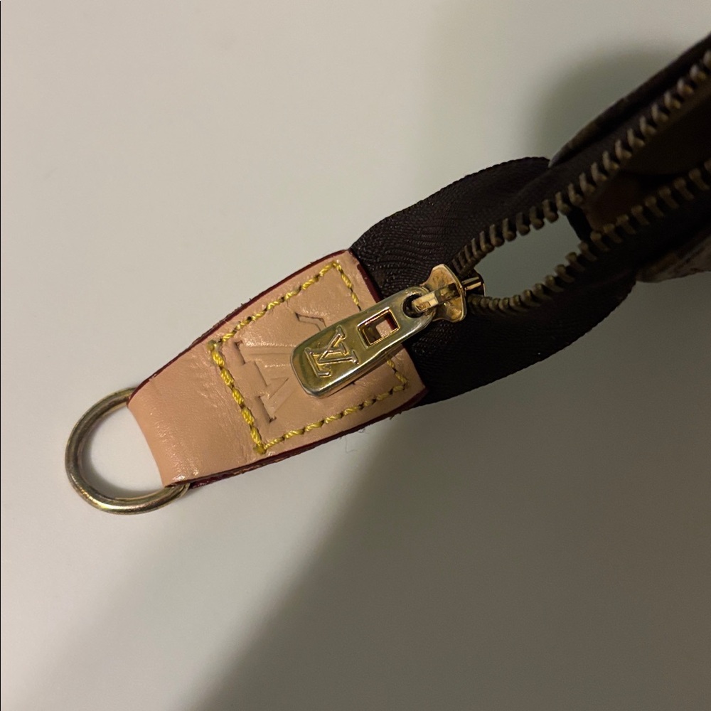 Louis Vuitton purse - Picture 2 of 6
